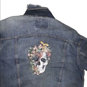 Levi skull distressed denim jacket (men’s S/M)